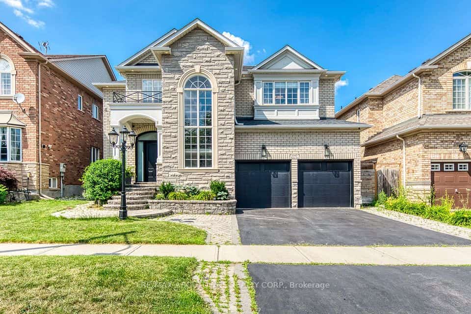 2067 Helmsley Avenue, Oakville, ON L6M 4R5
