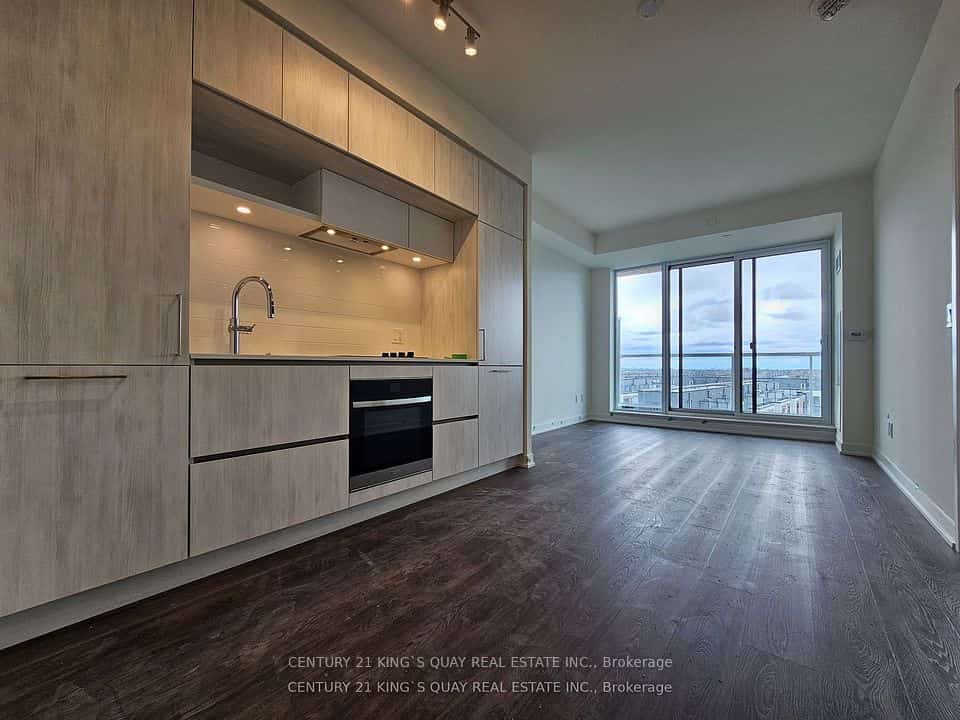 2 david eyer Road #631, Richmond Hill, ON L4S 0N6