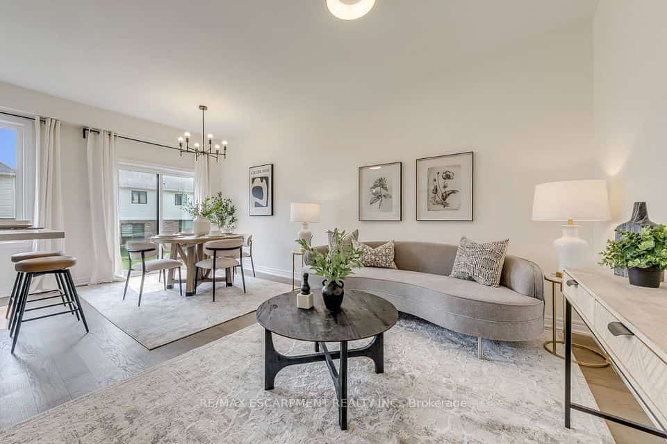 27 Mia Drive, Hamilton, ON L9B 0H8