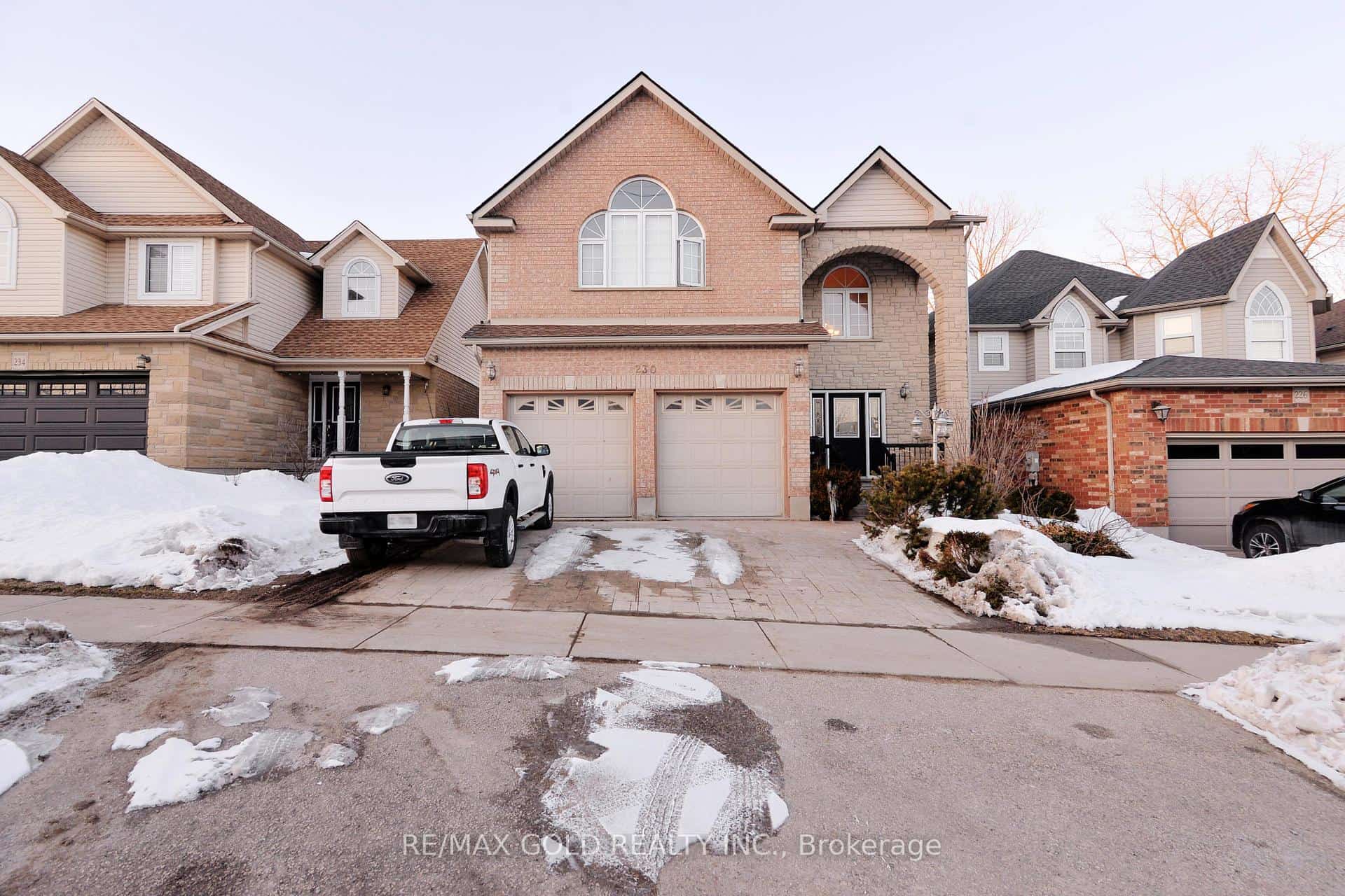230 Doon Mills Drive, Kitchener, ON N2P 2R8