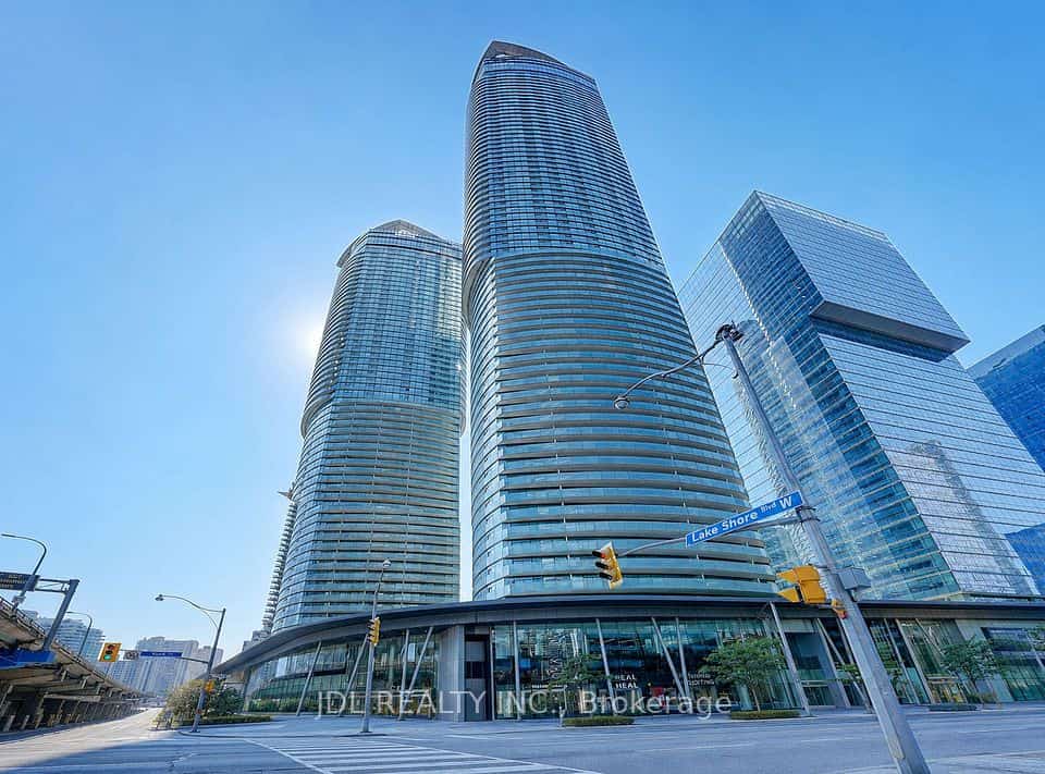 14 York Street #2012, Toronto, ON M5J 0B1