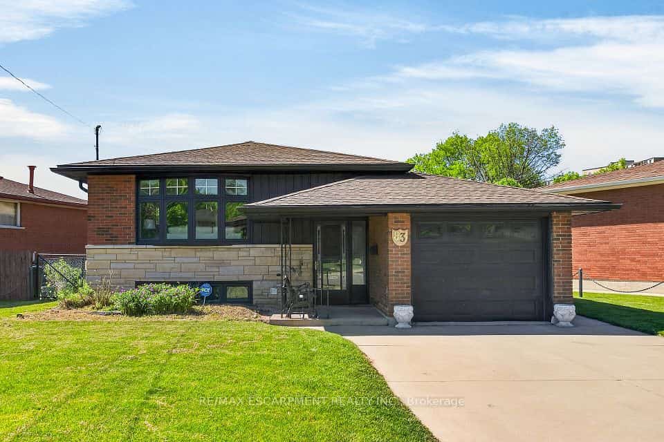 83 Riverdale Drive, Hamilton, ON L8E 1K2
