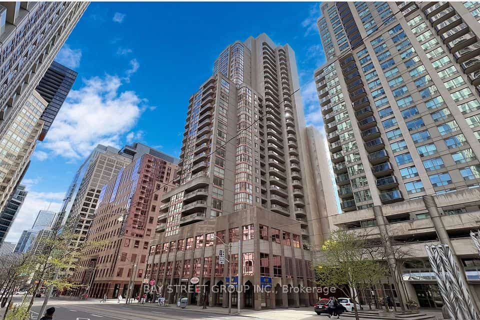 736 Bay Street #1910, Toronto, ON M5G 2M4