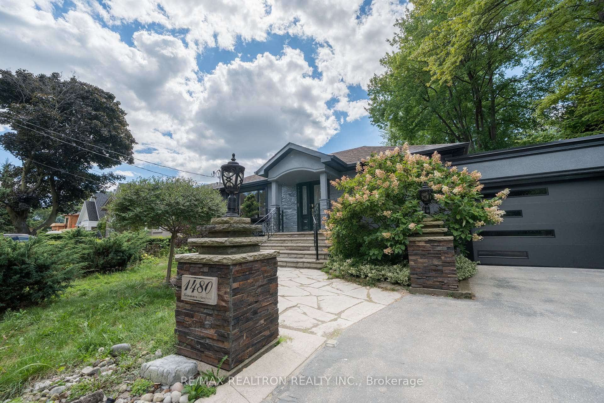1480 Kenmuir Avenue, Mississauga, ON L5G 4B5