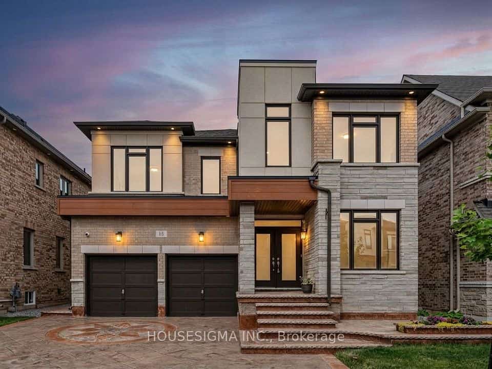 15 Edworthy Gardens, Hamilton, ON L8B 1Y8