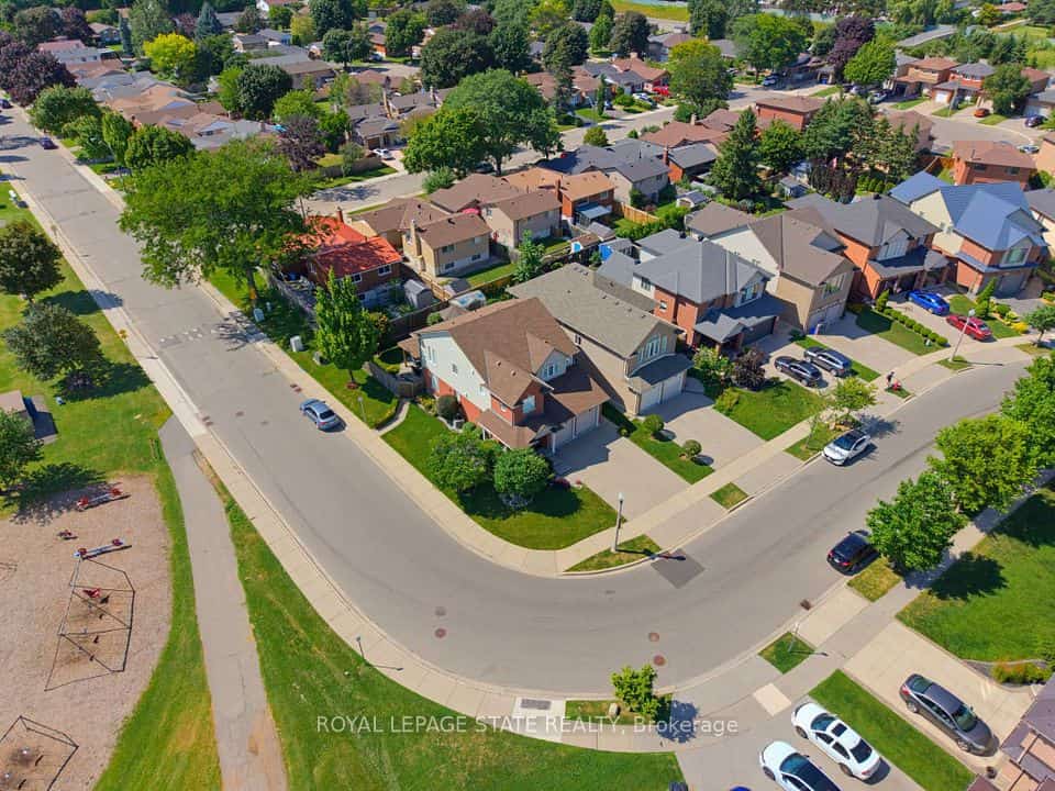 314 Brigadoon Drive, Hamilton, ON L9C 0B7