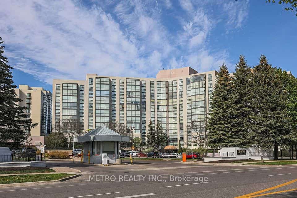 30 Harding Boulevard #706, Richmond Hill, ON L4C 9M3