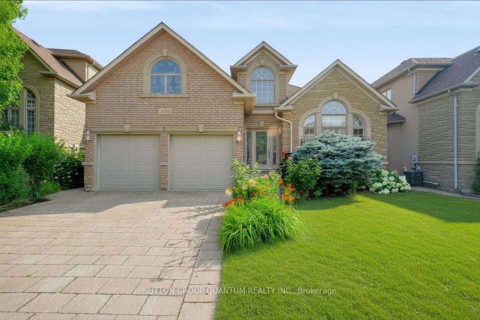 1536 Pinery Crescent, Oakville, ON L6H 7J9