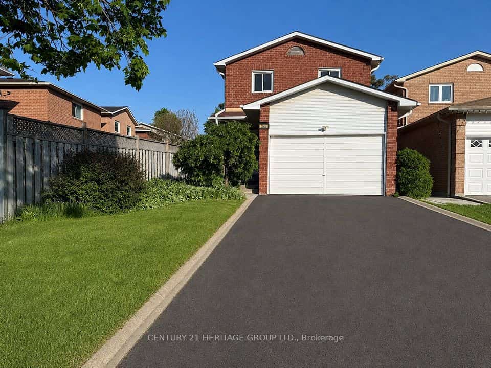 9 Corona Gate, Brampton, ON L6Y 3N4
