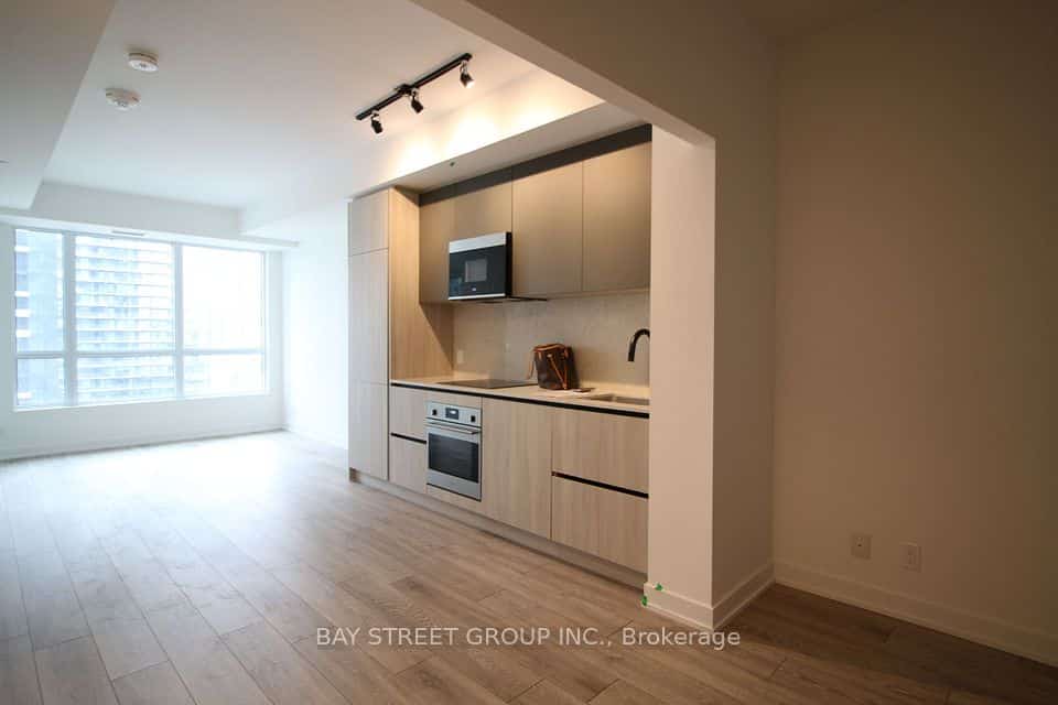 108 Peter Street #1703, Toronto, ON M5V 0W2