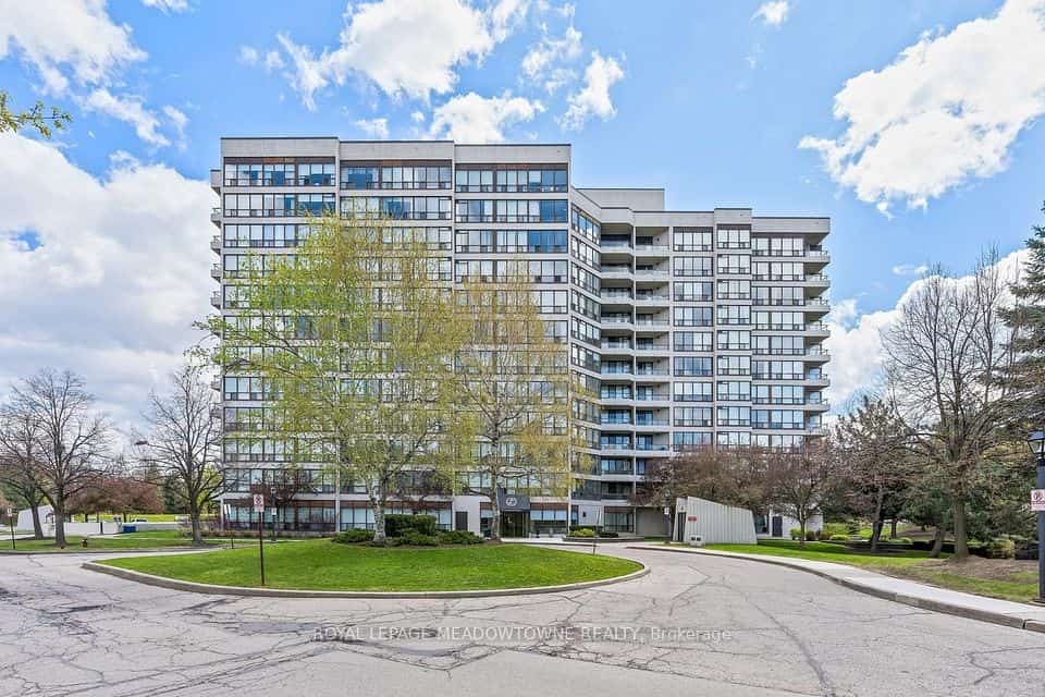 10 Laurelcrest Street #104, Brampton, ON L6S 5Y3