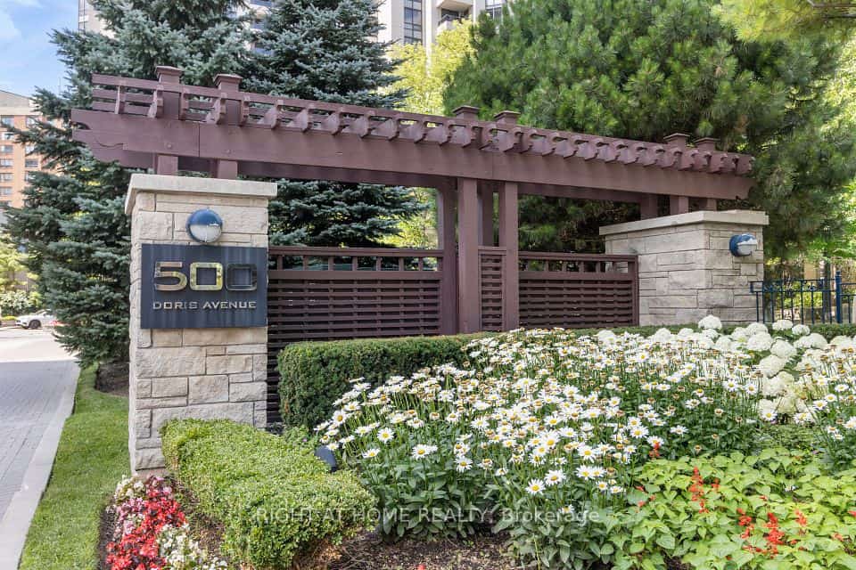 500 Doris Avenue #TH1, Toronto, ON M2N 0C1