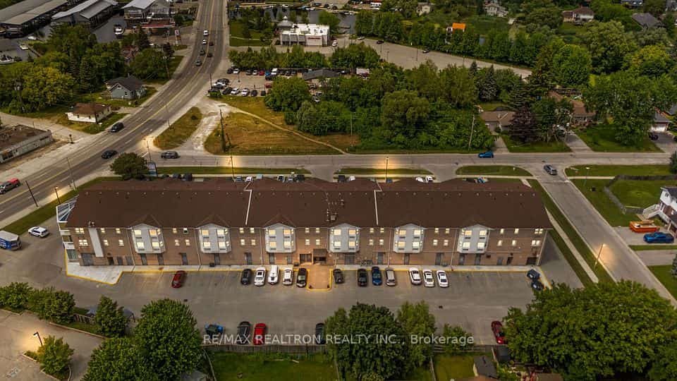 155 Riverglen Drive #315, Georgina, ON L4P 3M3