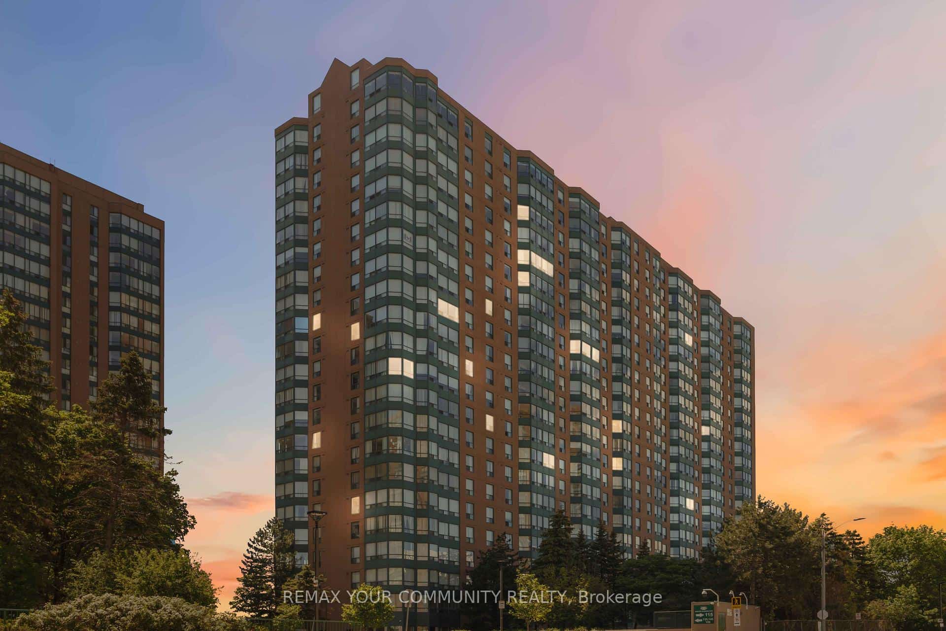135 Hillcrest Avenue #1109, Mississauga, ON L5B 4B1