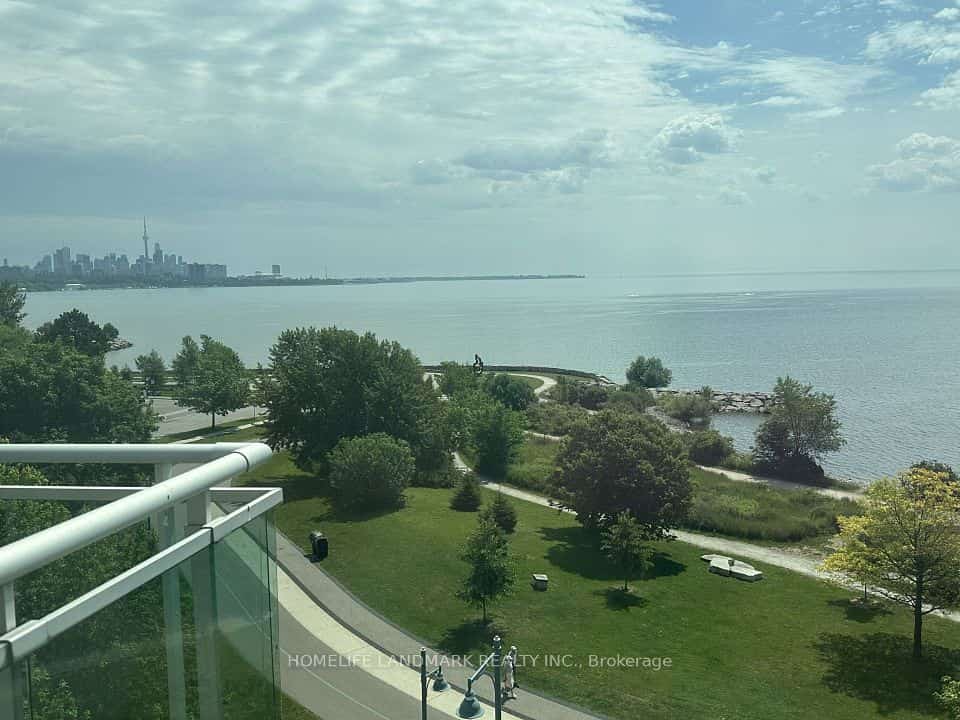 Grenadier Landing, Toronto