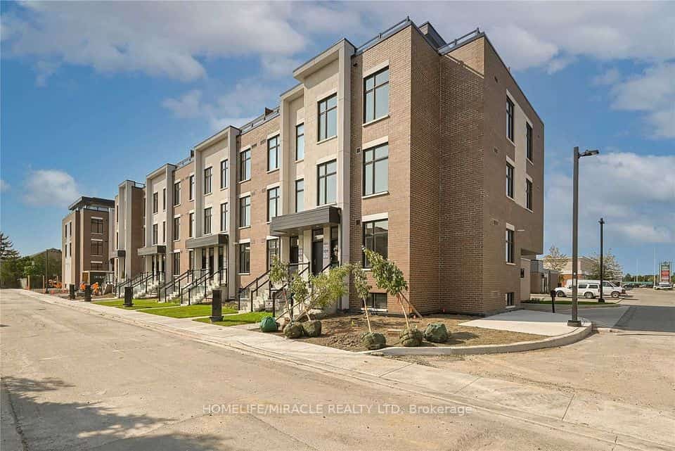 9570 Islington Avenue #L122, Vaughan, ON L4H 5E8
