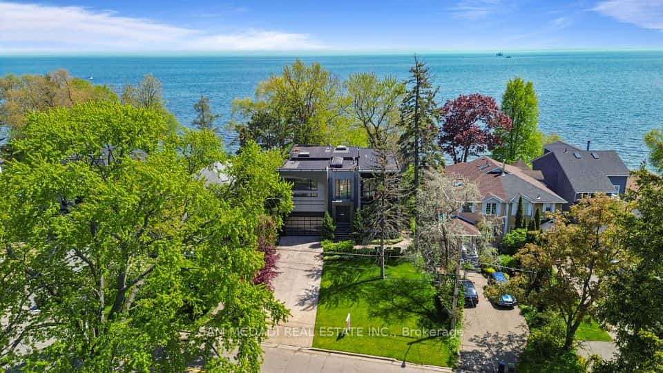 67 Lake Promenade, Toronto, ON M8W 1A2