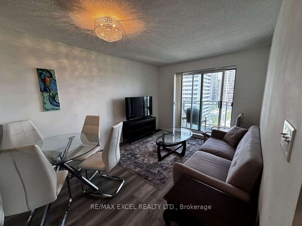 39 Oneida Crescent #LPH10, Richmond Hill, ON L4B 4T9