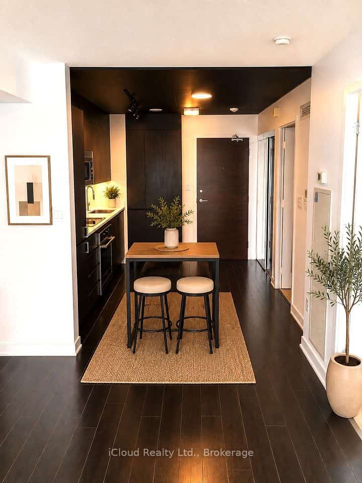 15 Iceboat Terrace #2711, Toronto, ON M5V 4A5