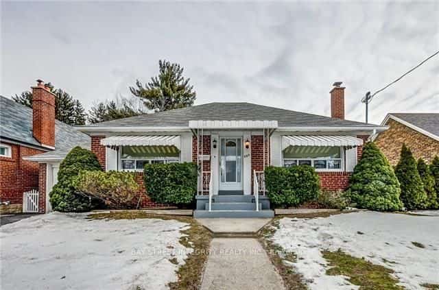 889 Royal York Road, Toronto, ON M8Y 2V5