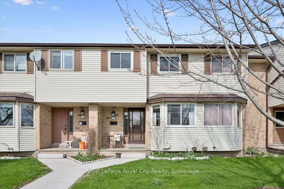 40 Silvercreek Parkway N #30, Guelph, ON N1H 7X5