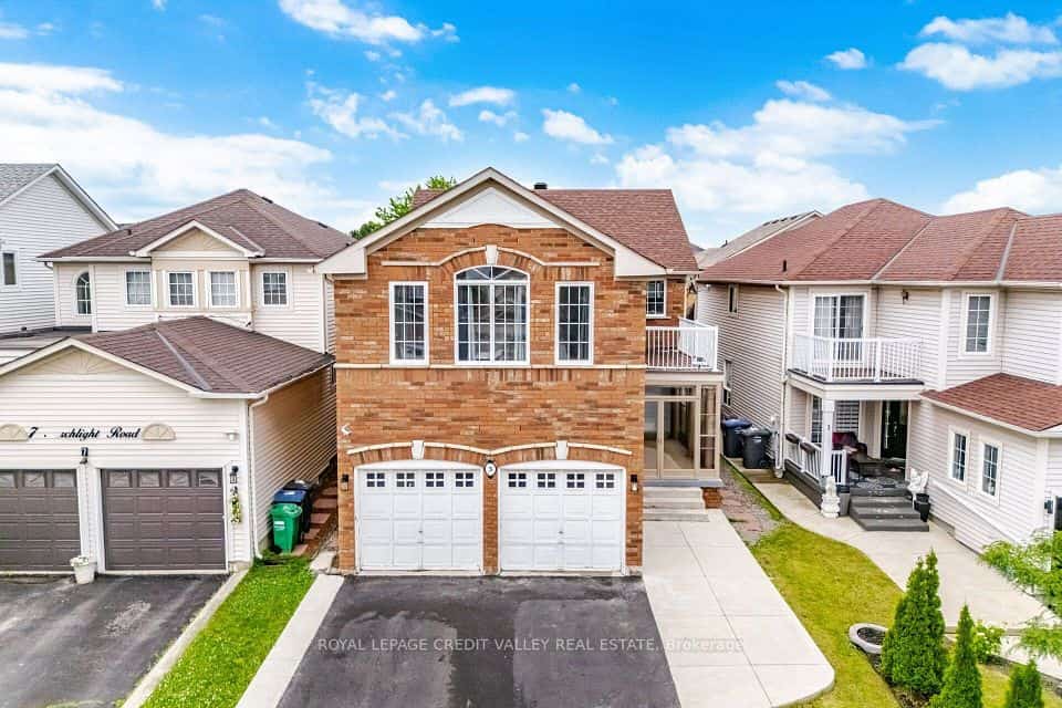 5 Porchlight Road, Brampton, ON L6X 4S3