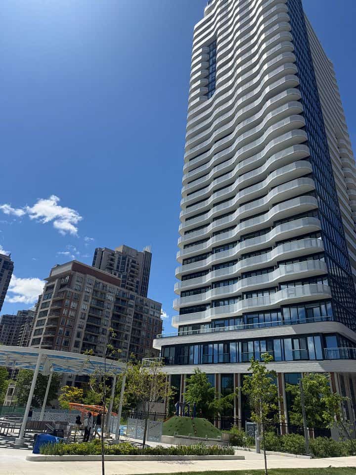 15 Holmes Avenue #401, Toronto, ON M2N 0L4