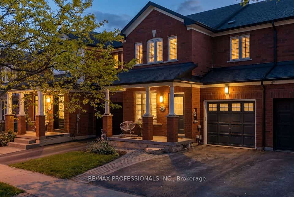 514 Thelma Street, Burlington, ON L7L 6W8