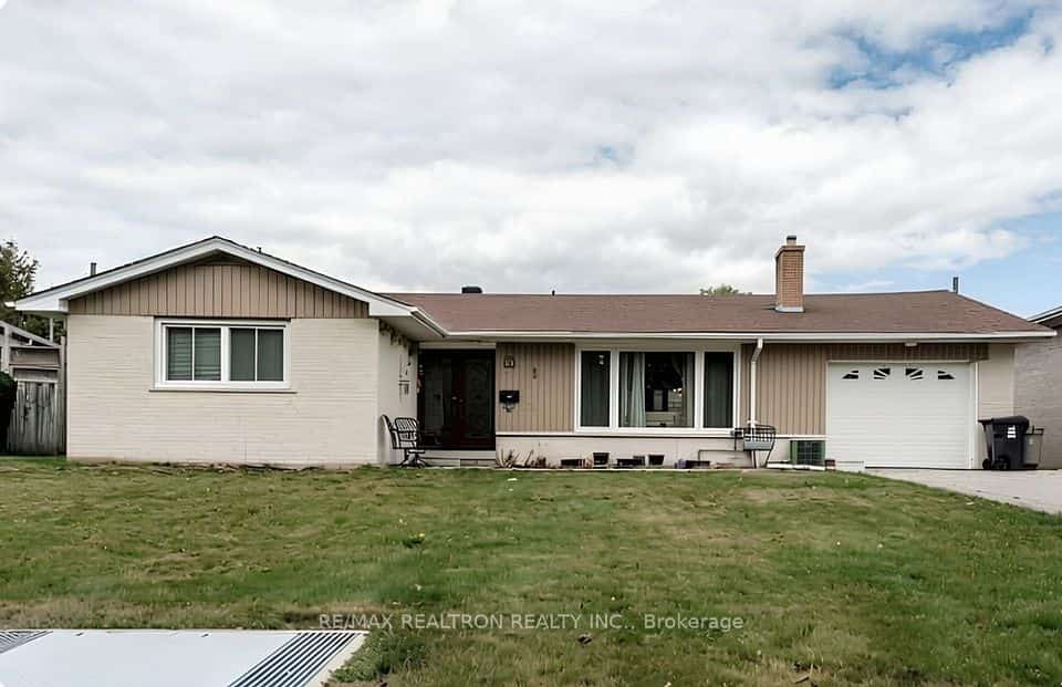 40 Toynbee Trail, Toronto, ON M1E 1E9