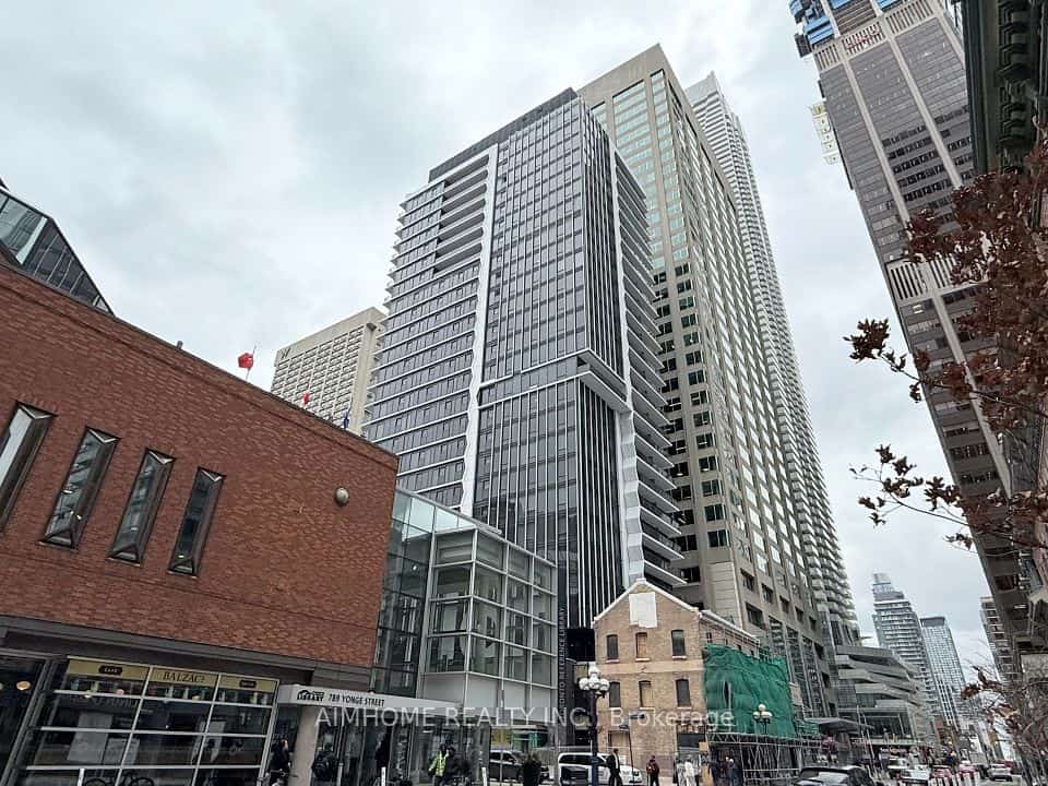771 Yonge Street #1706, Toronto, ON M4W 0B8