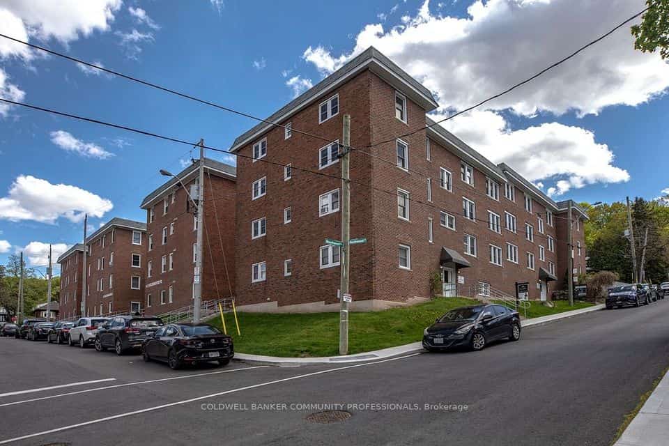 21 Mountwood Avenue #7, Hamilton, ON L8N 2G8