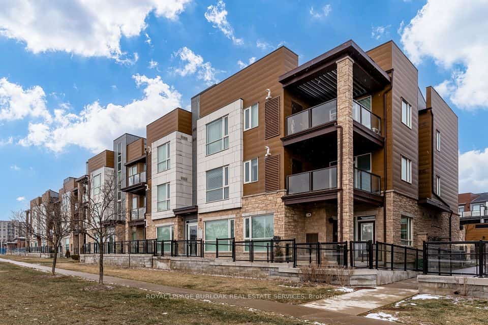 2393 Bronte Road #206, Oakville, ON L6M 4J2