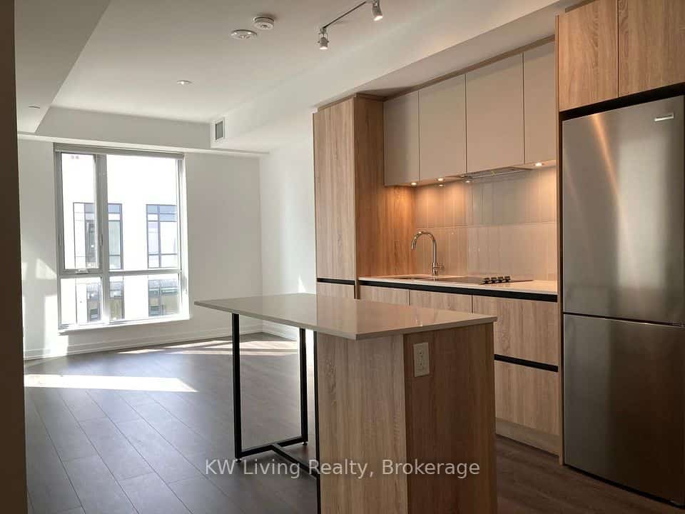 8 Beverley Glen Boulevard #611, Vaughan, ON L4J 0L5