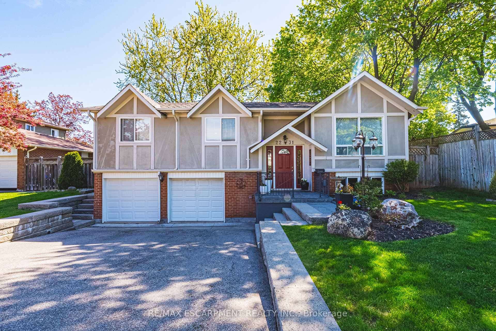 2231 Sandringham Drive, Burlington, ON L7P 3E6