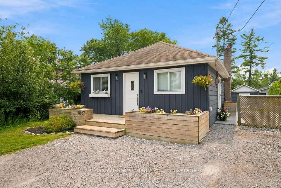 5987 Lakeshore Road, Whitchurch-Stouffville, ON L4A 7X3