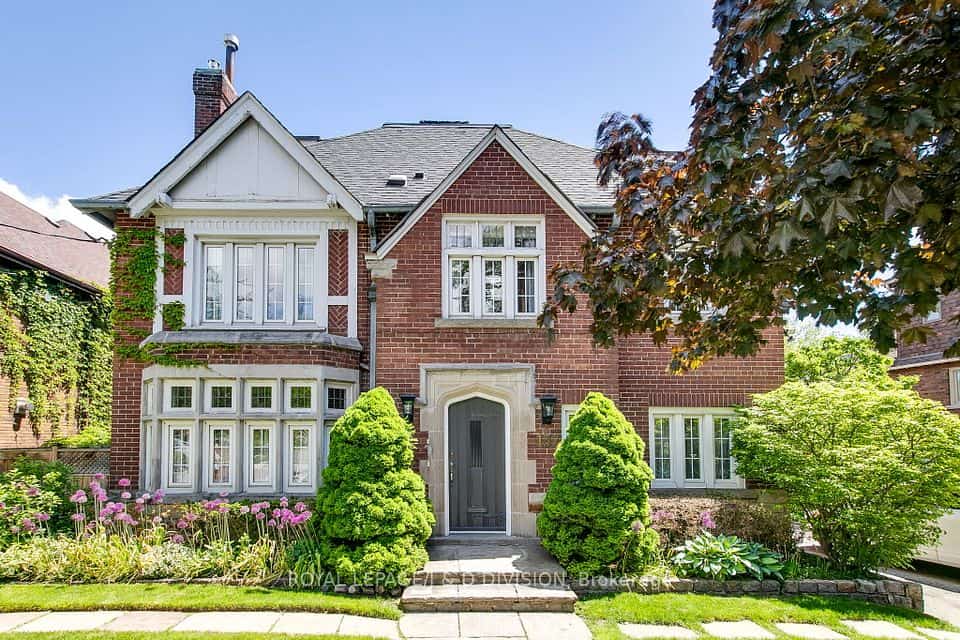 137 Highbourne Road, Toronto, ON M5P 2J8