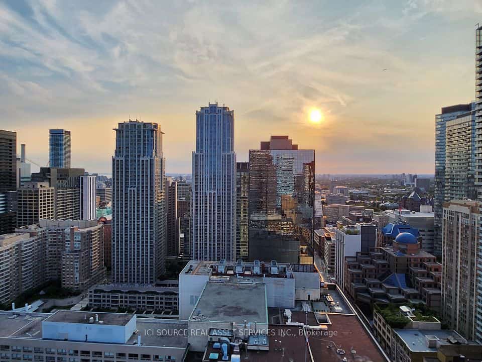 21 Carlton Street #3601, Toronto, ON M5B 1L3