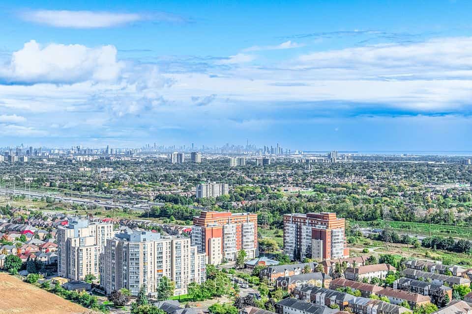 25 Kingsbridge Garden Circle #TPH6, Mississauga, ON L5R 4B1