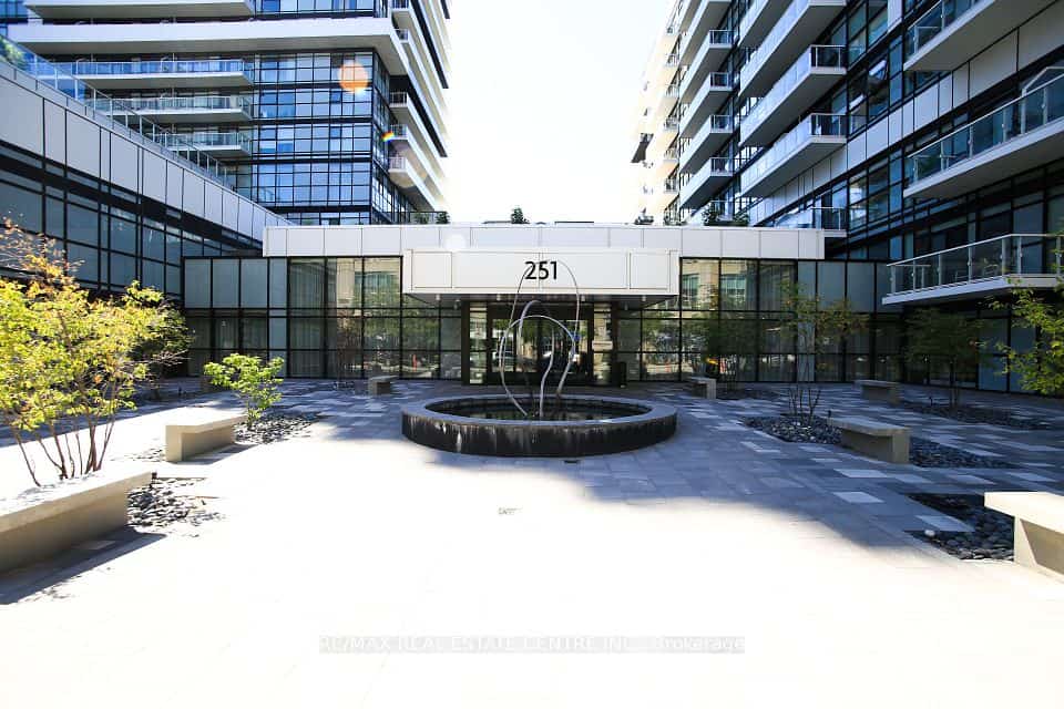 251 Manitoba Street #519, Toronto, ON M8Y 0C7