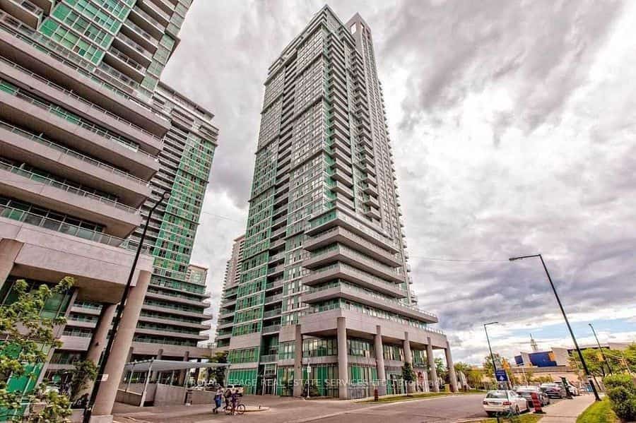 70 Town Centre Court #2402, Toronto, ON M1P 4Y7