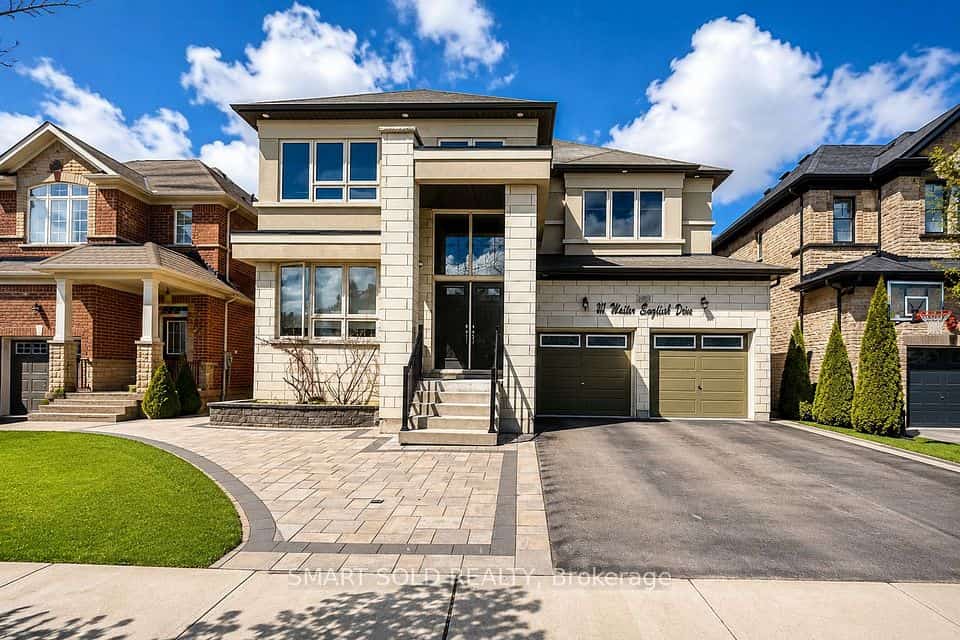 207 Walter English Drive, East Gwillimbury, ON L9N 0R8