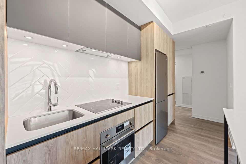 7950 Bathurst Street #1524, Vaughan, ON L4J 0L4