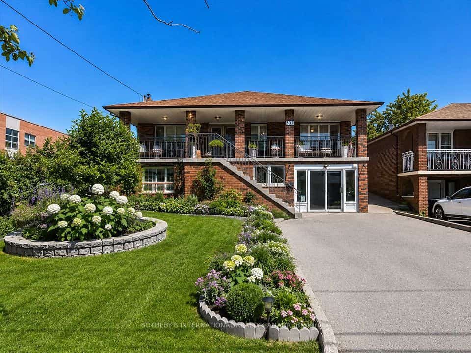 502 Queens Drive, Toronto, ON M6L 1M8