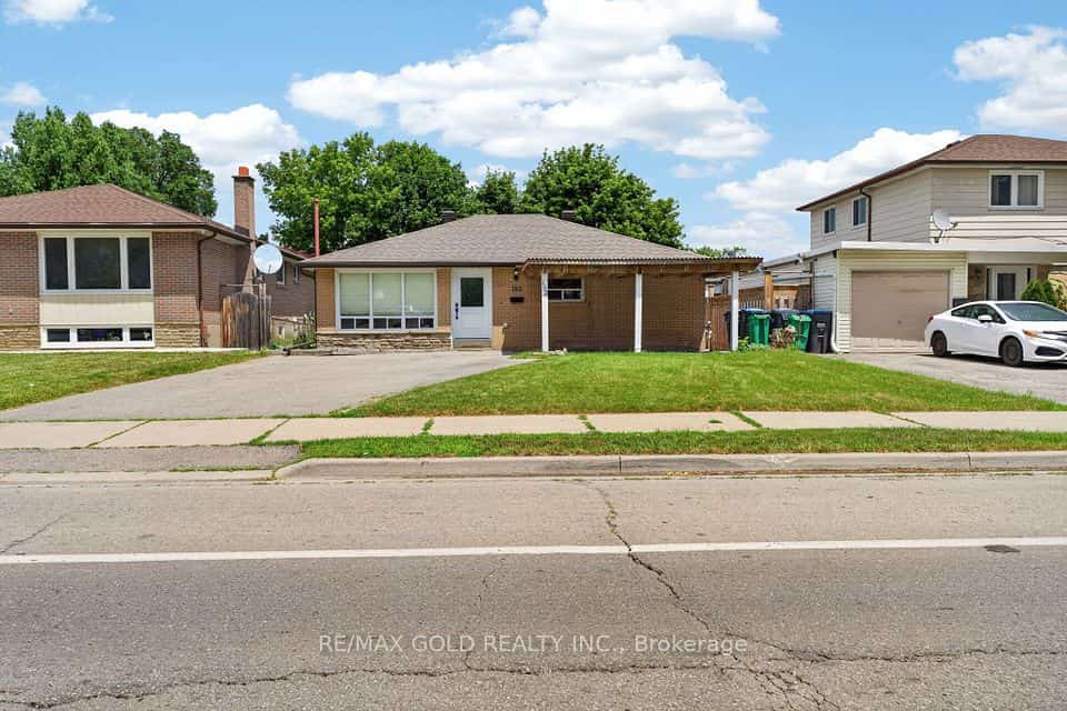 182 Mcmurchy Avenue S, Brampton, ON L6Y 1Y9