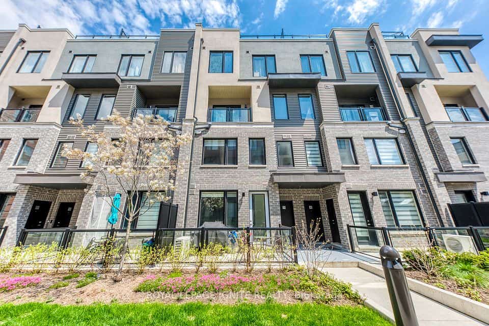 3562 Colonial Drive #6, Mississauga, ON L5L 0C1