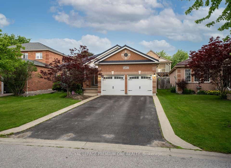 19 Taylor Court, Bradford West Gwillimbury, ON L3Z 3J1