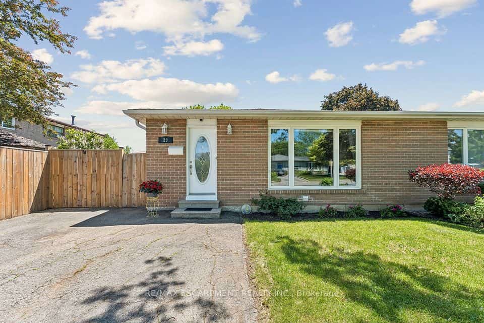 29 Deeside Crescent, Brampton, ON L6T 3L8