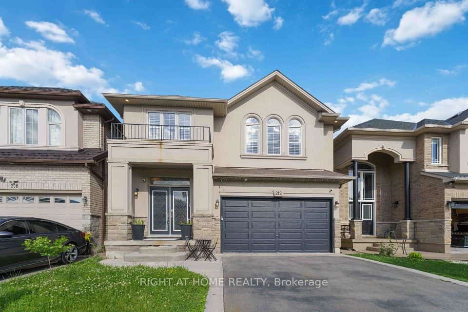212 Chartwell Circle, Hamilton, ON L9A 0B6