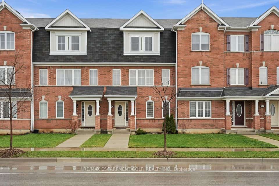 230 Avonsyde Boulevard #15, Hamilton, ON L8B 1T9