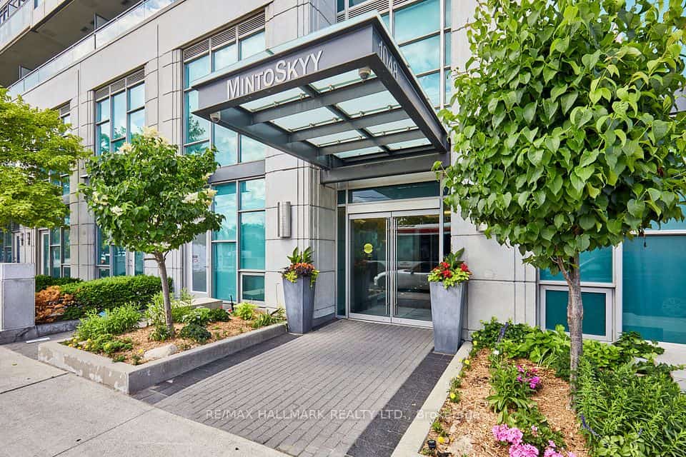 1048 Broadview Avenue #1804, Toronto, ON M4K 2B8